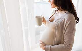 picture of pregnant woman dinking water