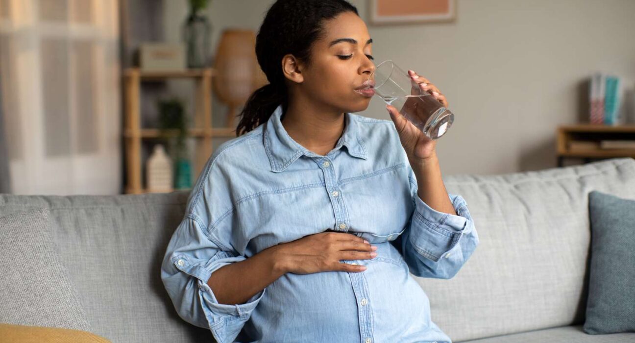 A picture of pregnant-woman-dring-cold-water